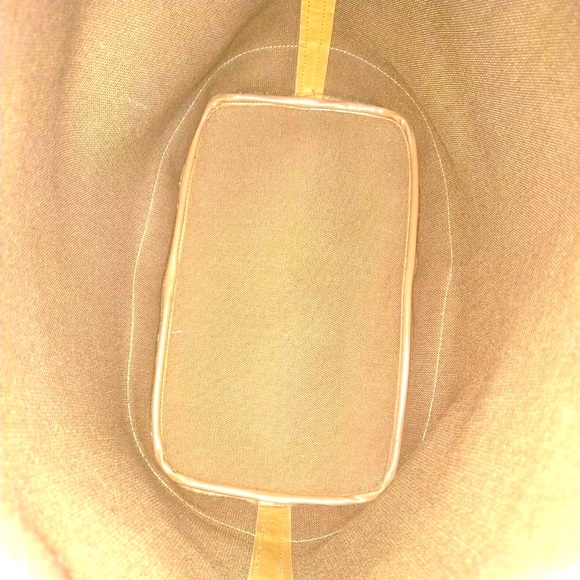 Christian Dior Leather Shoulder Bucket Bag w/ matching pouch. Honeycomb Line - Picture 7 of 10